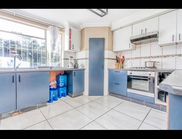 4 BEDROOM FREESTANDING FOR SALE IN WELTEVREDEN PARK